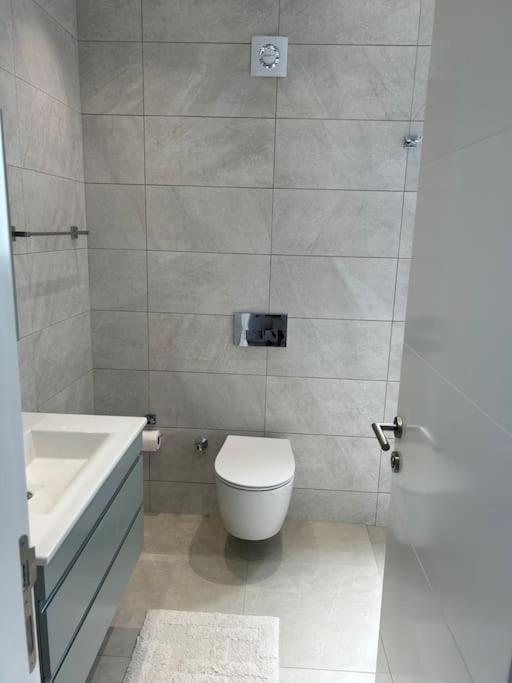Penthouse Med Privat Saltvannsbasseng Pa Esentepe Beach 凯里尼亚 外观 照片