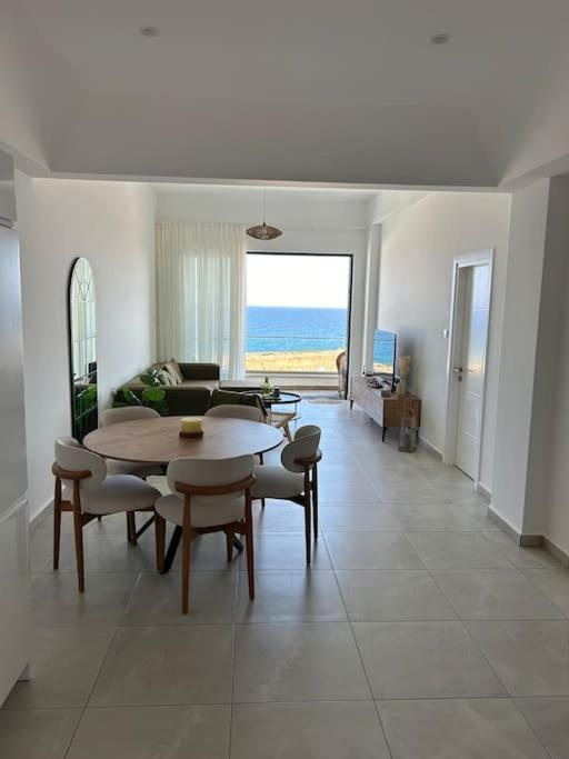Penthouse Med Privat Saltvannsbasseng Pa Esentepe Beach 凯里尼亚 外观 照片