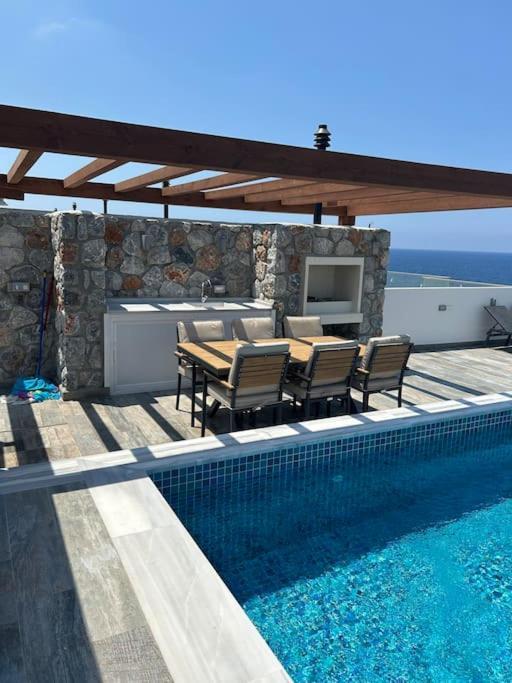 Penthouse Med Privat Saltvannsbasseng Pa Esentepe Beach 凯里尼亚 外观 照片