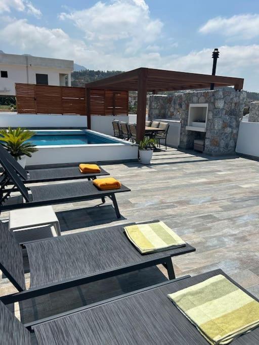 Penthouse Med Privat Saltvannsbasseng Pa Esentepe Beach 凯里尼亚 外观 照片