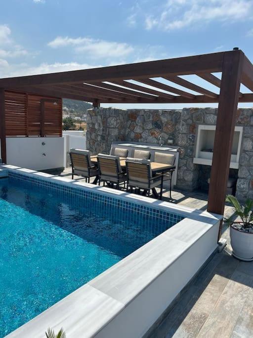 Penthouse Med Privat Saltvannsbasseng Pa Esentepe Beach 凯里尼亚 外观 照片