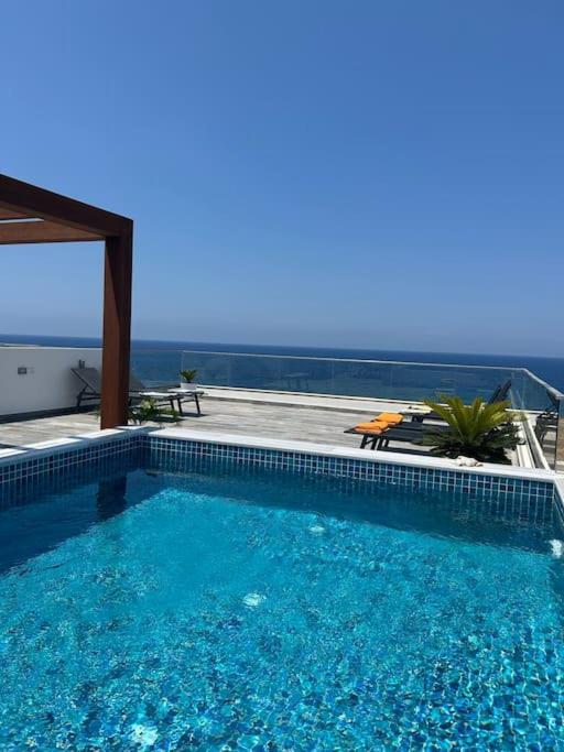 Penthouse Med Privat Saltvannsbasseng Pa Esentepe Beach 凯里尼亚 外观 照片